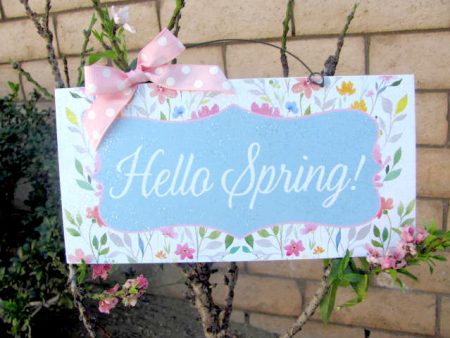 Hello Spring sign. Discount